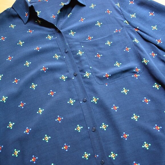 Designer Lady's Button Up Blouse Size S - Picture 3 of 10